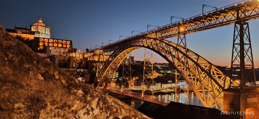 Puente Luis I de noche